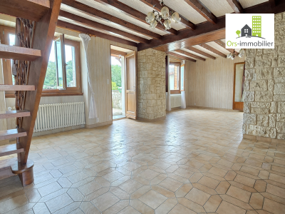 a vendre charmante maison en pisé, idéalement située dans le charmant village de Jardin 38200.png