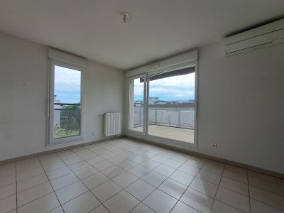 VENISSIEUX LOCATION APPARTEMENT MEDIATHEQUE.jpg