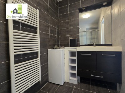 Studio meublé rénové avec terrasse et chauffage inclus – Vienne.jpg