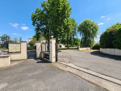 Appartement ancien de caractère à Estrablin – Demeure du XIXe siècle.jpg
