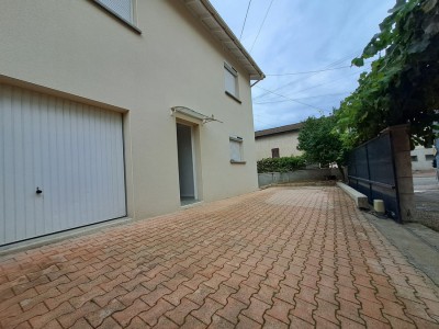 immobilier-locatif-cour-et-buis-garage.jpg