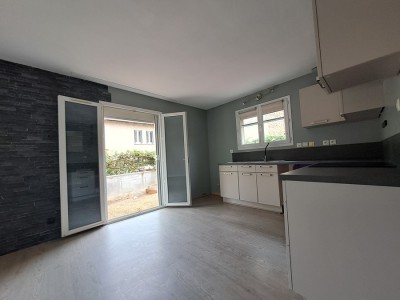 immobilier-maison-locatif-cour-et-buis.jpg