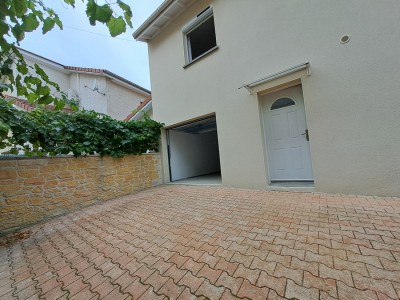 maison-duplex-a-louer-cour-et-buis.jpg