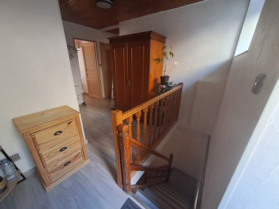 vente-maison-saint-pierre-de-boeuf-palier-chambres.jpg